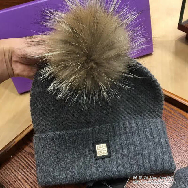 GIVENCHY紀梵希 新款 保暖又時尚兔絨加羊絨圍巾帽子套裝 LLWJ8723
